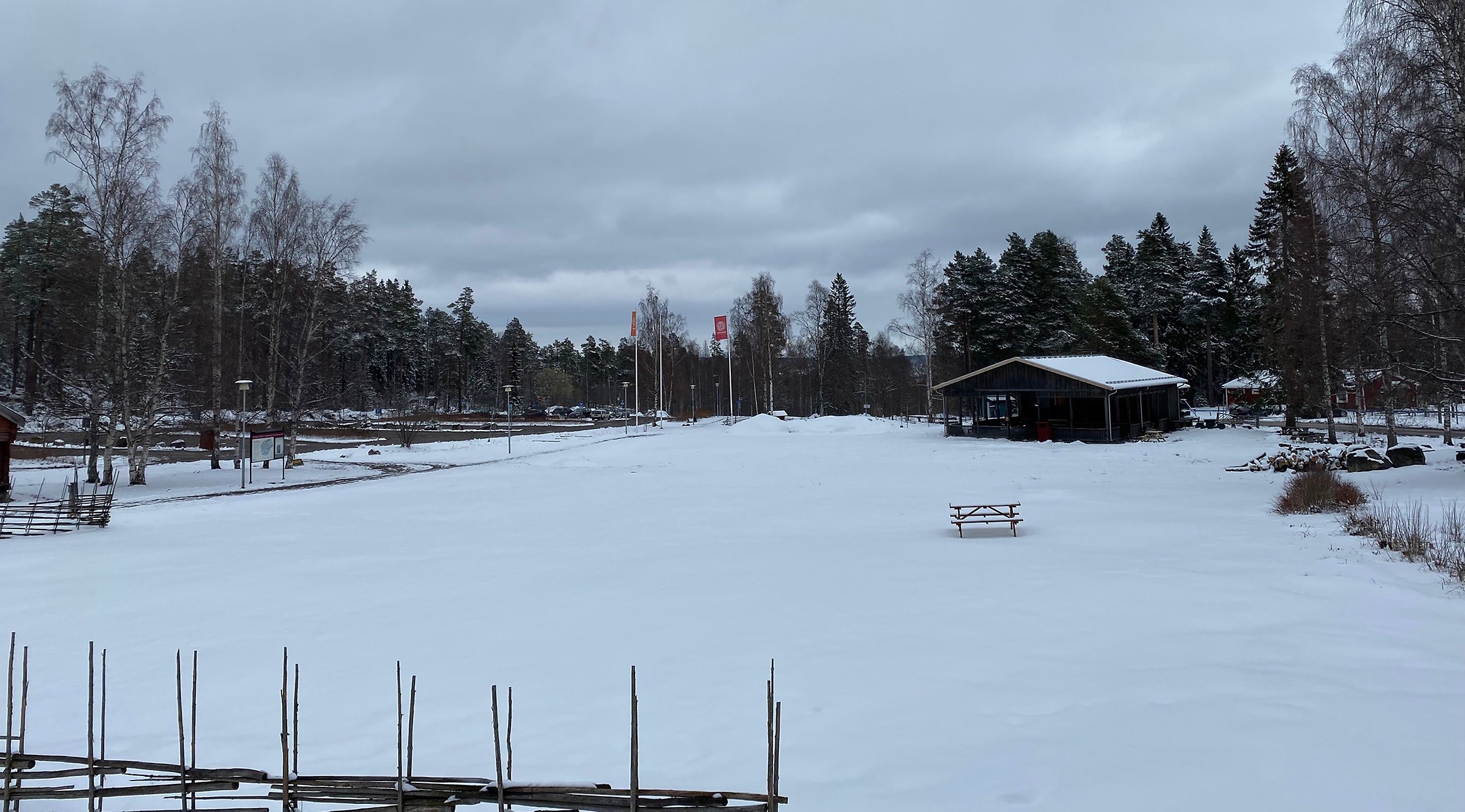Snö på Tunet framför Utescenen. Foto: Norra Berget