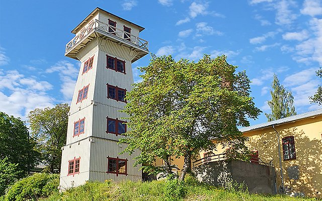 Alttext: Vattentornet och verkstan på Svartviks industriminnen. Fotograf: Erika Forsberg, Sundsvalls museum. Bildtext: -